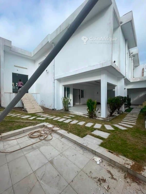 Location villa duplex 6 pièces - Angré 8ème tranche dans cite