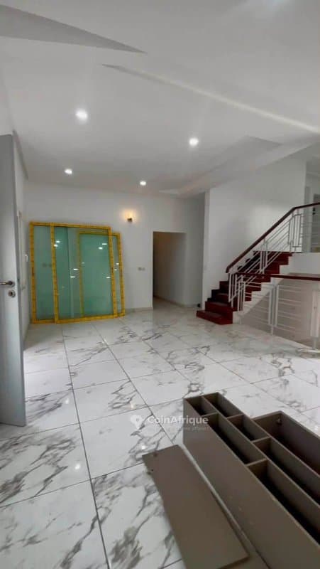 Location villa duplex 6 pièces - Angré 8ème tranche dans cite — photo 2