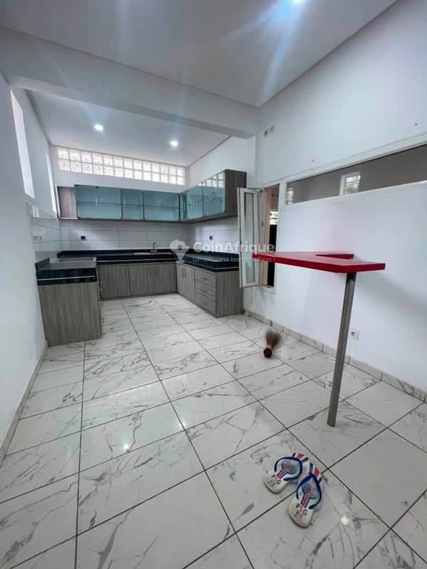 Location villa duplex 6 pièces - Angré 8ème tranche dans cite — photo 3