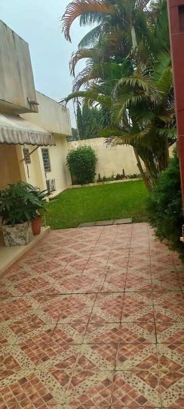 Vente villa basse 7 pièces - Cocody 2plateaux les valons derrière le 12eme arrondissement dans une cité