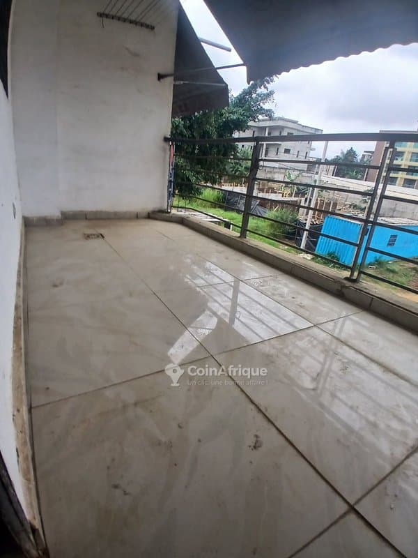 Location appartement 2 pièces à cocody angré nouveau chu au 1er étage avec balcon — photo 3