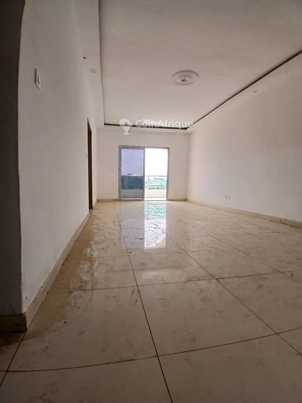 Location appartement 4 pièces à Cocody angré nouveau chu djorogobiité 1 au 2er