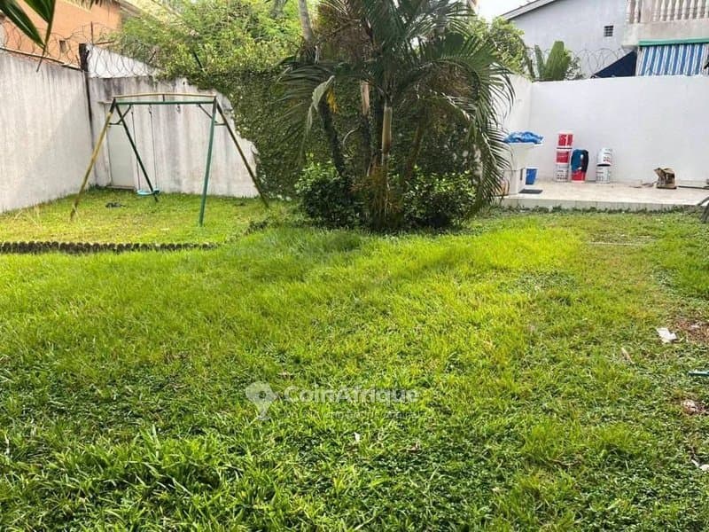 Location villa duplex 5 pieces à Cocody 2plateaux 7eme tranche