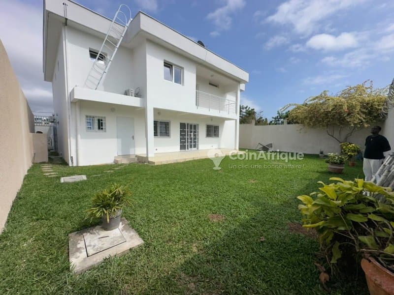 Location villas 05 pièces - Cocody Riviera golf beverly hills