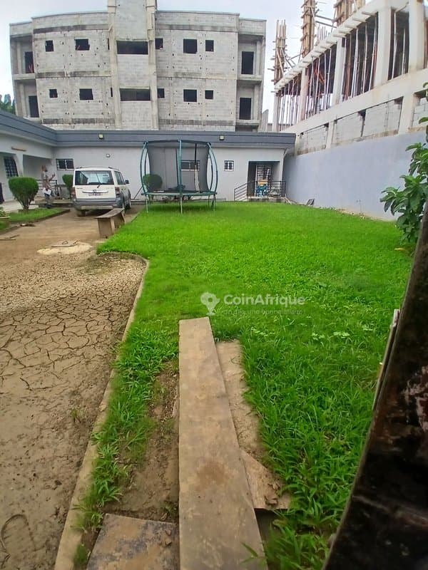 Vente villa 4 pièces à Cocody angré nouveau chu