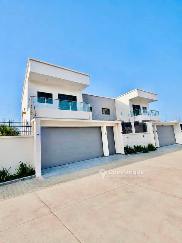 Location villa duplex 7 pieces à Cocody Rivera faya jule vene