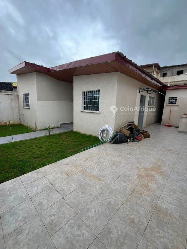 Location villa 4 piècesà Bingerville