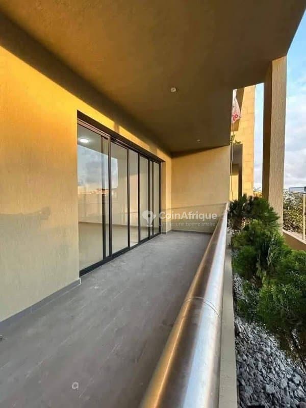 Location appartements 5 pièces rivera 3 triangle avec ascenseur- Cocody — photo 2