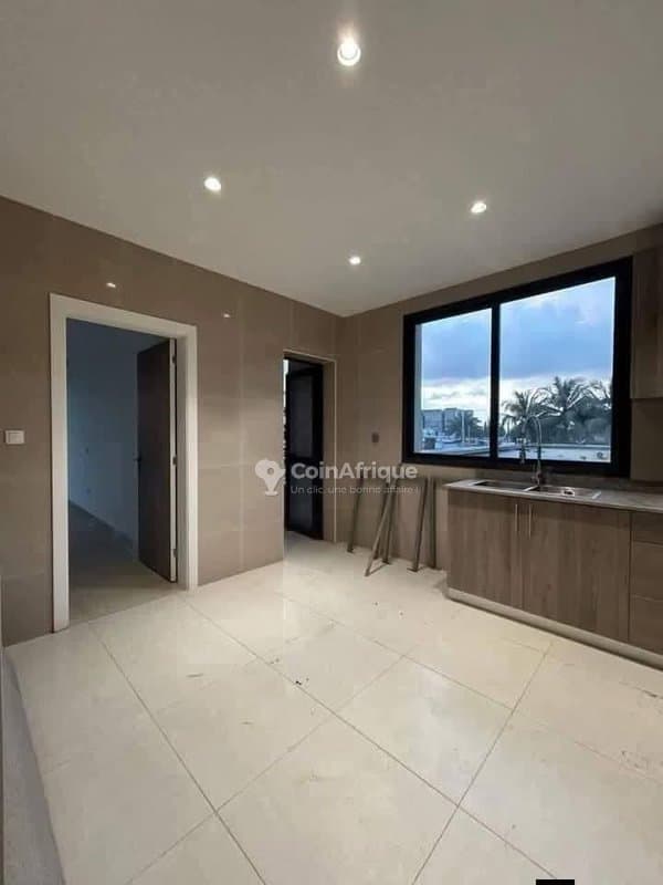 Location appartements 5 pièces rivera 3 triangle avec ascenseur- Cocody — photo 3