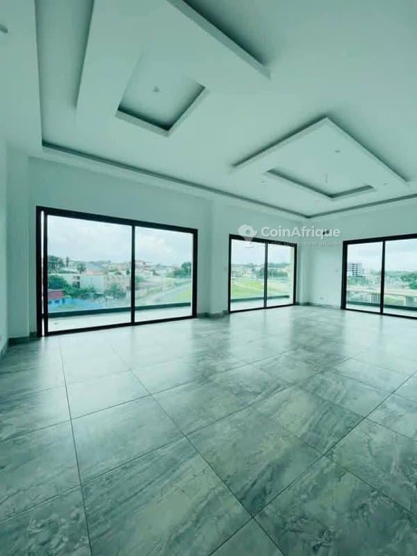 Location appartements 5 pièces rivera 3 triangle avec ascenseur- Cocody — photo 4