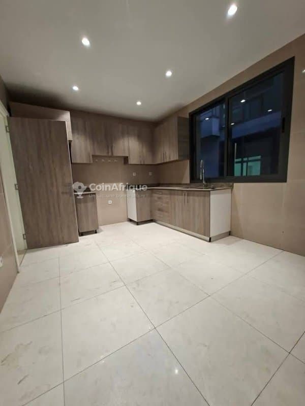 Location appartements 5 pièces rivera 3 triangle avec ascenseur- Cocody — photo 5