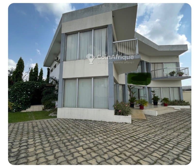 Location villa 15 pièces - Cocody