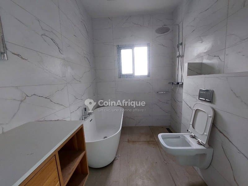 Vente villa triplex 8 pièces - Cocody Riviéra4 m’badon