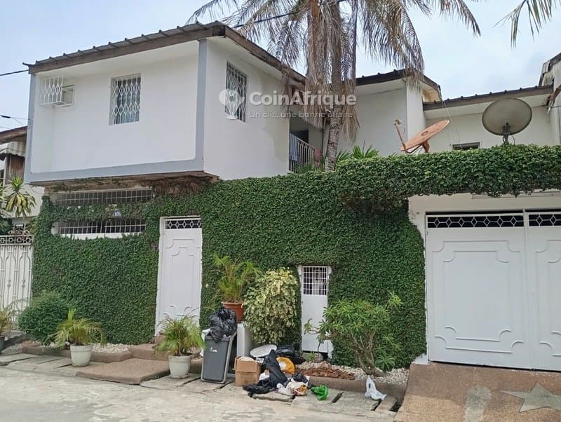 Vente villa duplex 6 pièces à Cocody-angré 8ème tranche