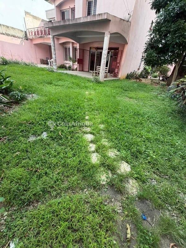 Location villa 8 pièce à Cocody Angre