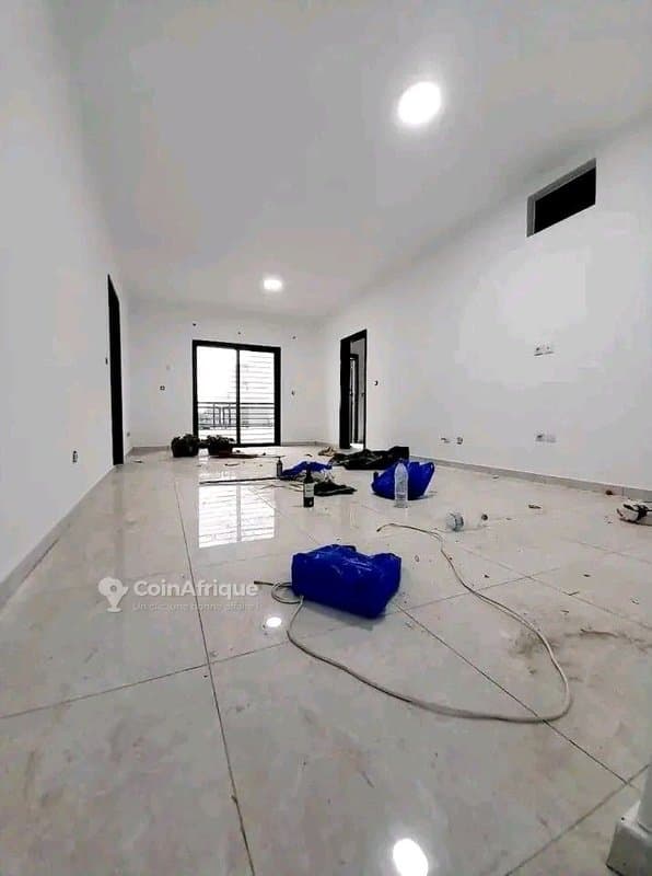 Location appartement 3 pièces à Cocody cité sir en bordure
