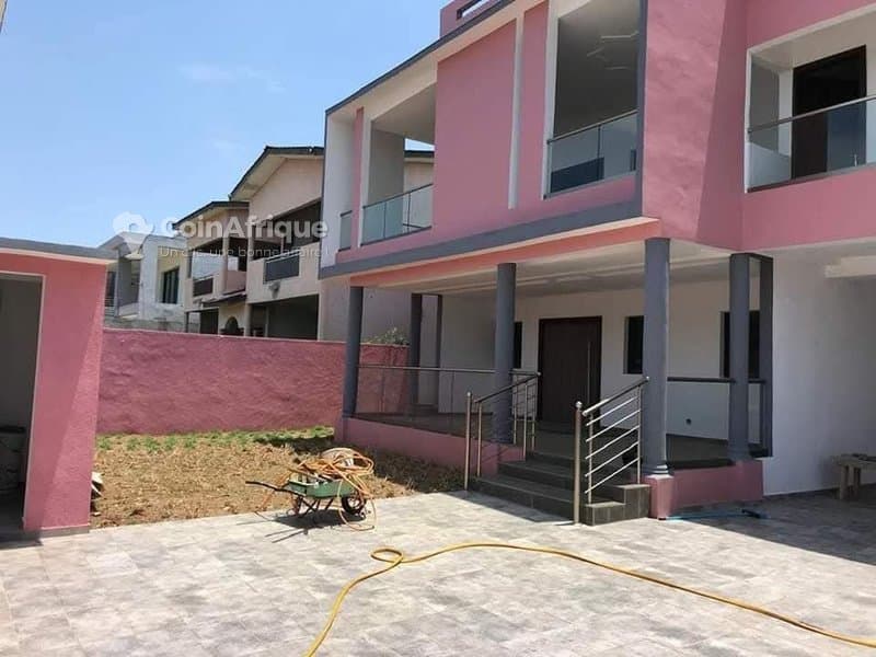 Location villa 8 pièces à Bassam cité rosier