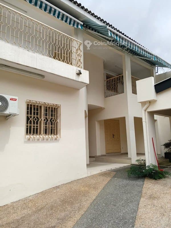 Location villa 6 pièces à Riviera Attoban