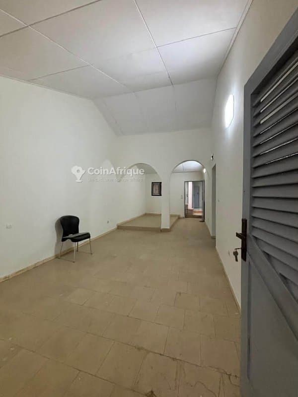Location villa basse 5 pièces à Angré 8ᵉ Tranche — photo 2