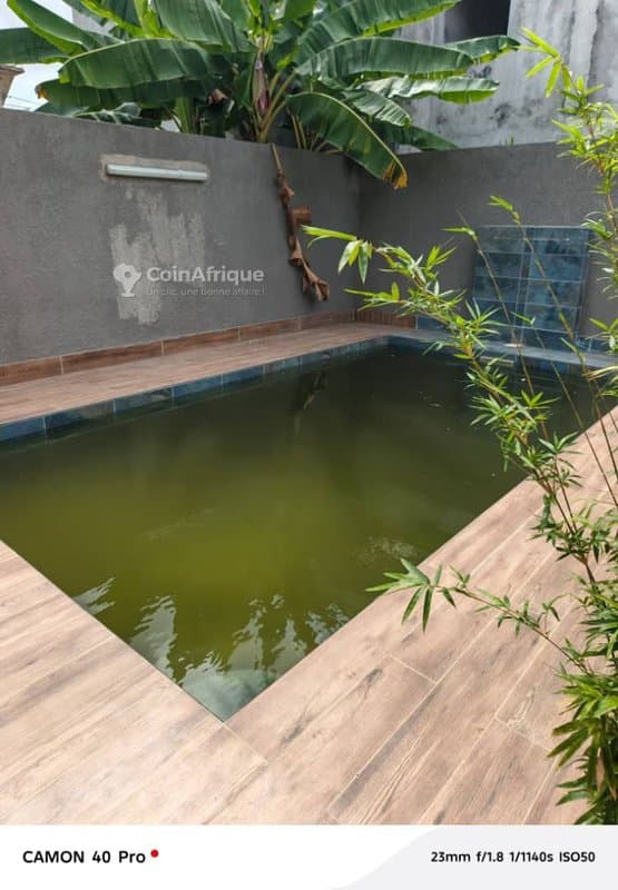 Location villa duplex de 8 pièces avec piscine empt et non loin des cités arecas 1