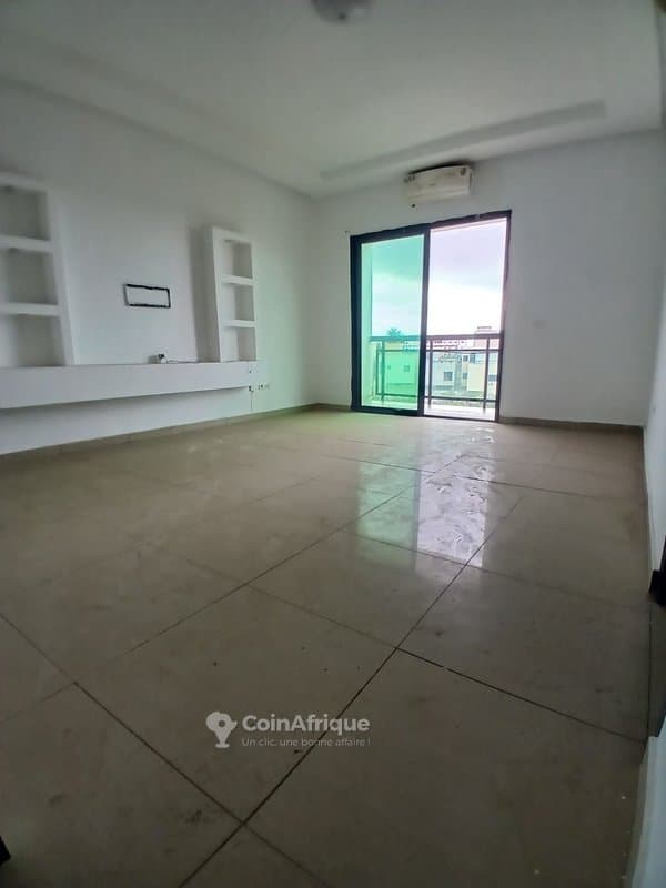 Location appartement à Cocody angrè nouveau chu juste à côté de la base CIE