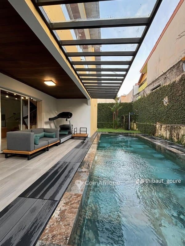 Location villa duplex meublé 5 pièces avec piscine à Cocody-angré 8ème tranche