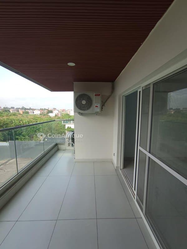 location appartement de standing 4 pièces + dépendance - cocody lycée mermoz