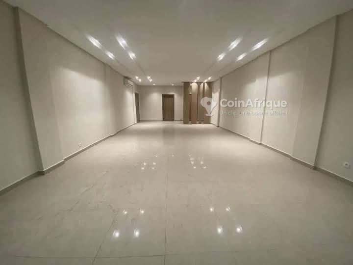 Location appartements 4 pièces avec ascenseur non loin Abidjan mall - Cocody