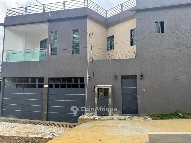 A LOUER un magnifique duplex 6pièces cité Diaspora