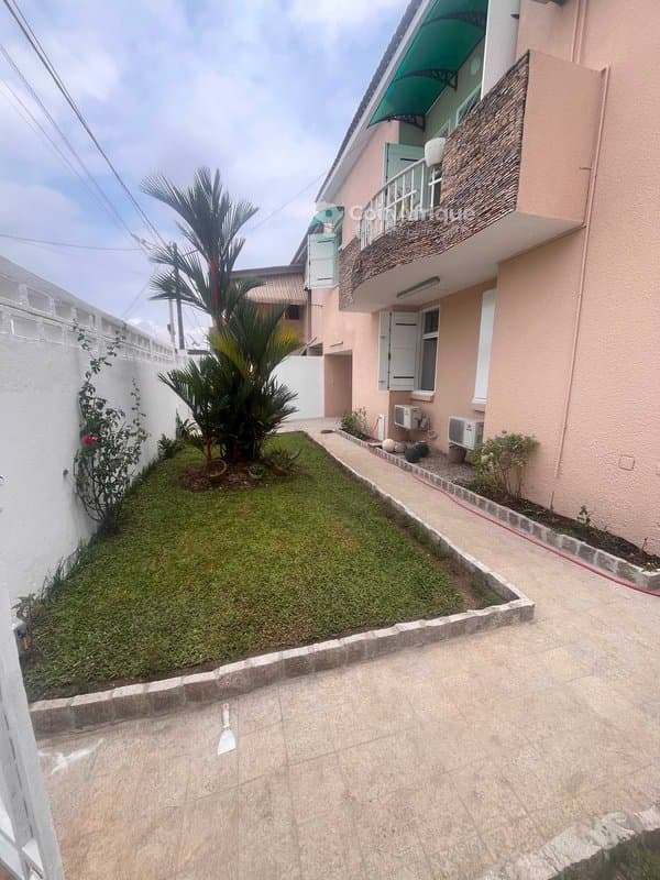 Location villas 6 pièces - Cocody rivera palmeraie