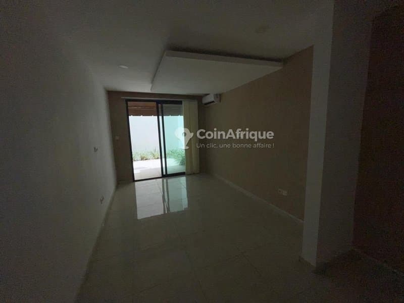 Location appartement 4pièces - Cocody 2plateaux les valons zone ambassade de ghana au rez-de-chaussée