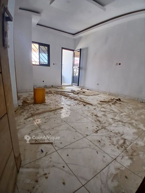 Location appartement 2 pièces à cocody angré nouveau chu au 3eme étage avec balcon deux douches visite 5000f