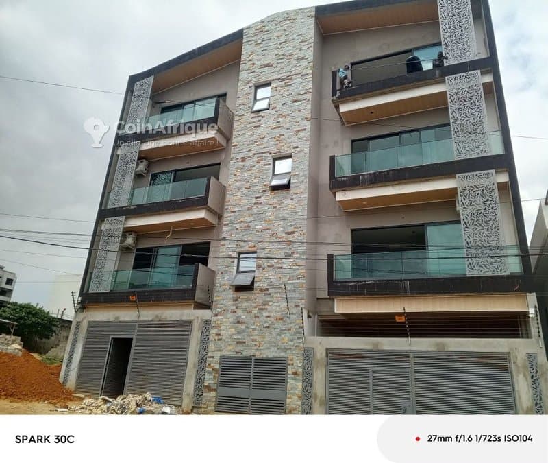 Location appartement 4 pièces à cocody rivera palmeraie non loin de quik market au 2ème et 3ème étage