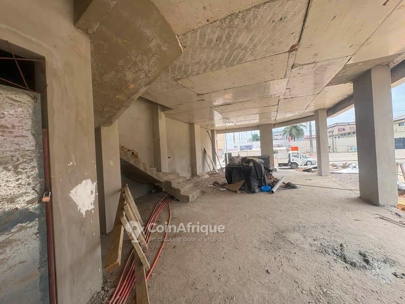 Location locaux commerciaux - angré 8è tranche
