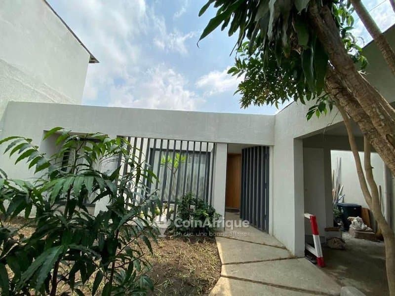 Location villa basse 5 pièces Cocody Riviera 3