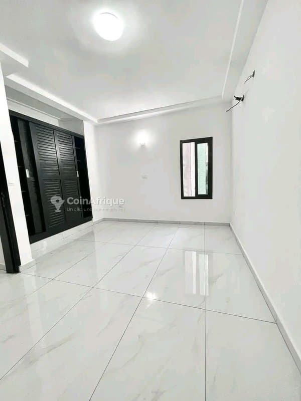 Location appartement 3 pièces à Cocody Angre 9eme tranche au 2ème étage — photo 4
