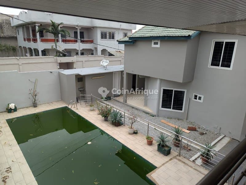 Location villa duplex à la Riviera 4 dans la cité synacassy