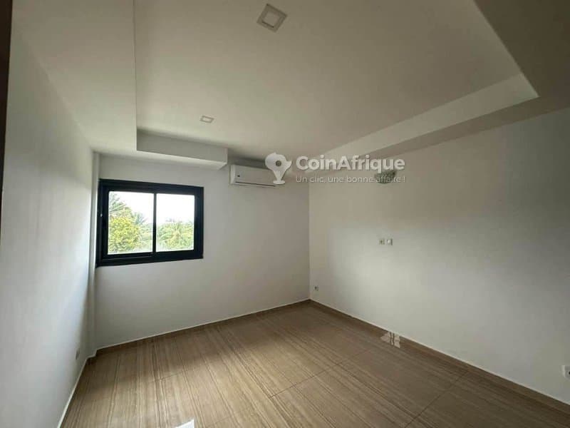 Location appartement 4 pièces à Cocody centre — photo 3