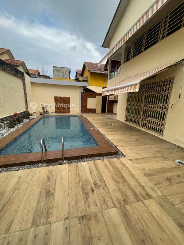 Location villa 6 pièces à Cocody-Angré