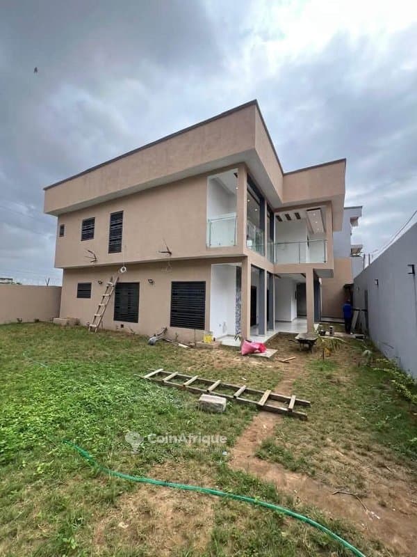 Location villa duplex 7 pièces à Angré djorobite 1