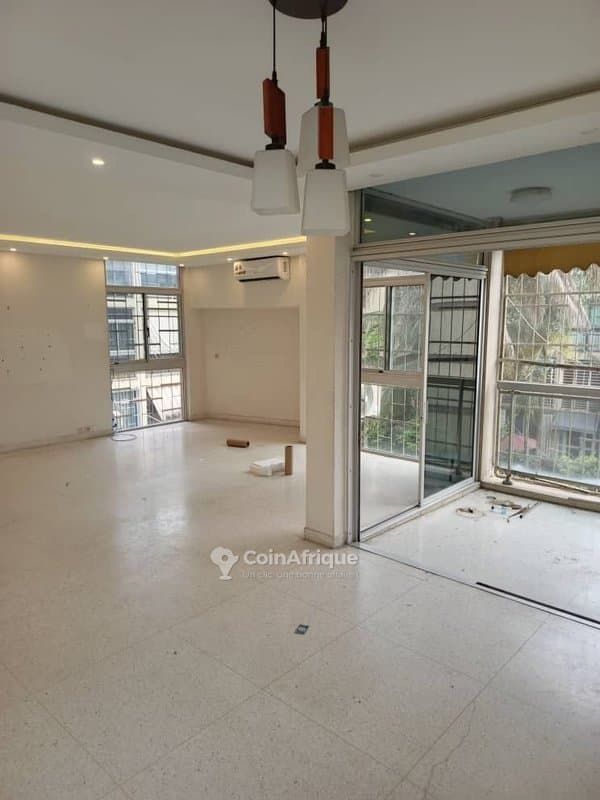 Location appartement 4 pièces à Cocody Riviera golf dans les élias