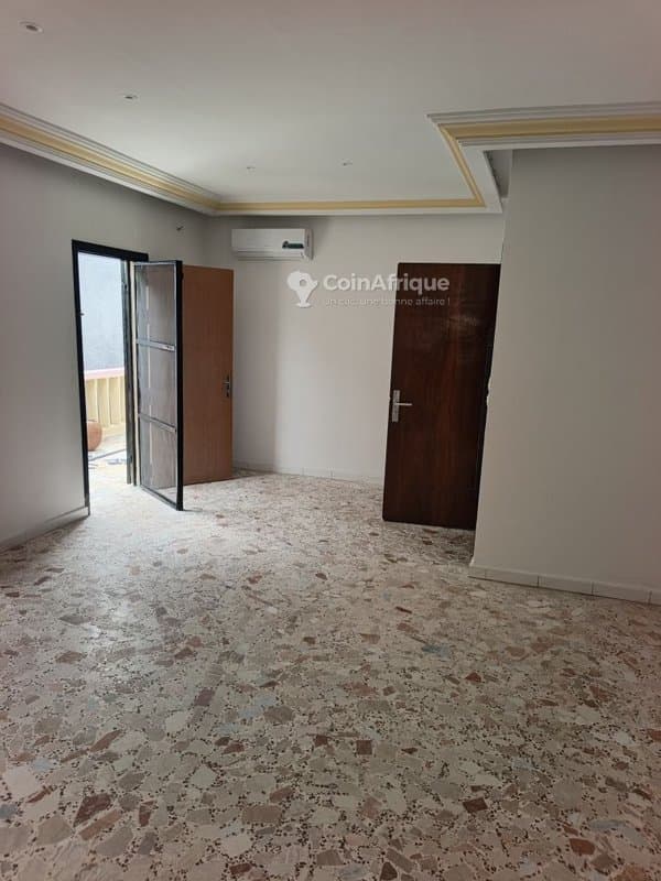 Location villa 5 pièces 2 Plateaux Vallon cité Lemania