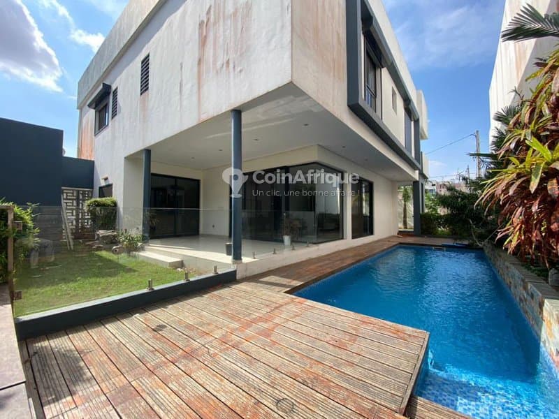 Location villa 8 pièces à Riviera 4