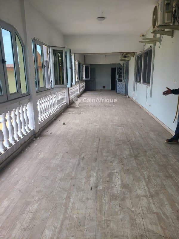Location Bureaux et commerce 40 pièces à Cocody — photo 4