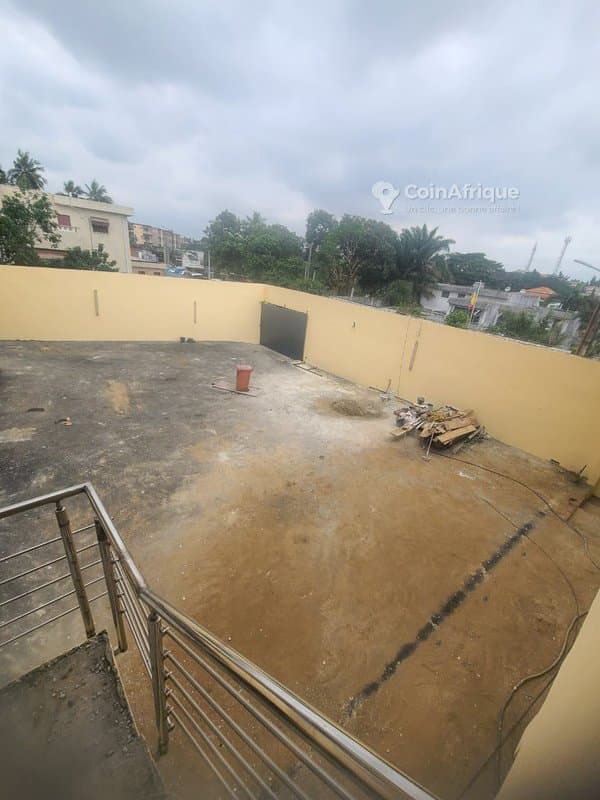 Location Bureaux et commerce 40 pièces à Cocody — photo 5