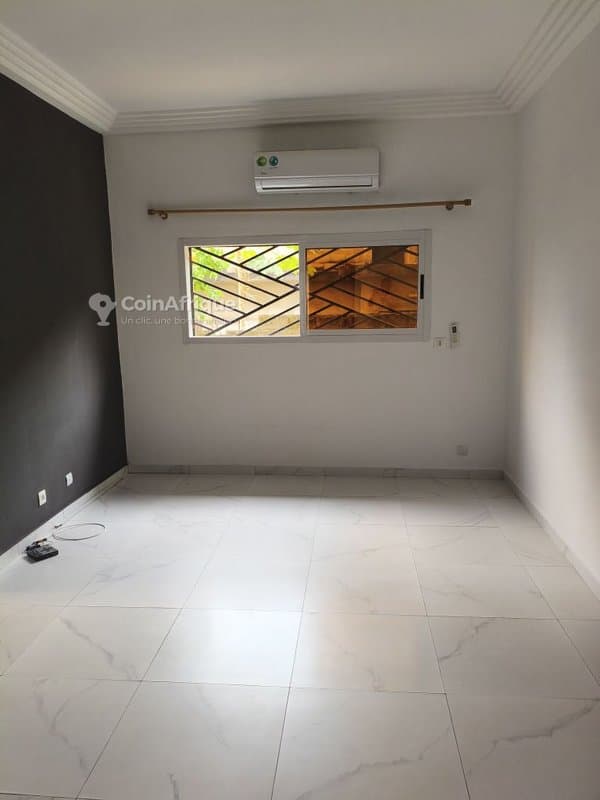 Location appartement 3 pièces à Cocody Riviera 4