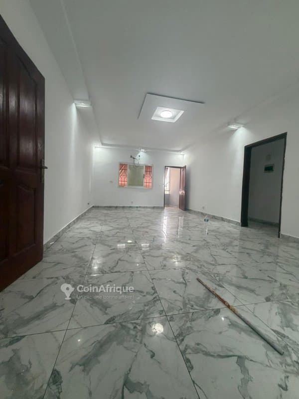 Location appartement 3 pièces à Djorobite 1