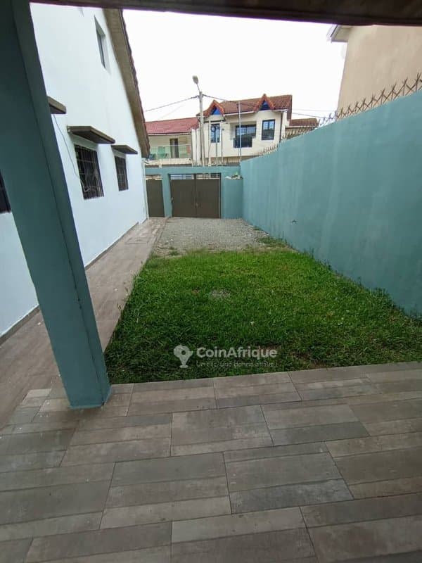 Location villa basse à Bingerville feh késsé dans une cité — photo 3