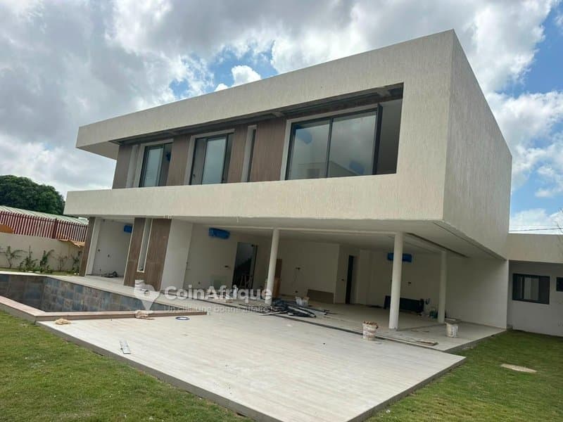 Location villa 7 pièces à Cocody Riviera Golf