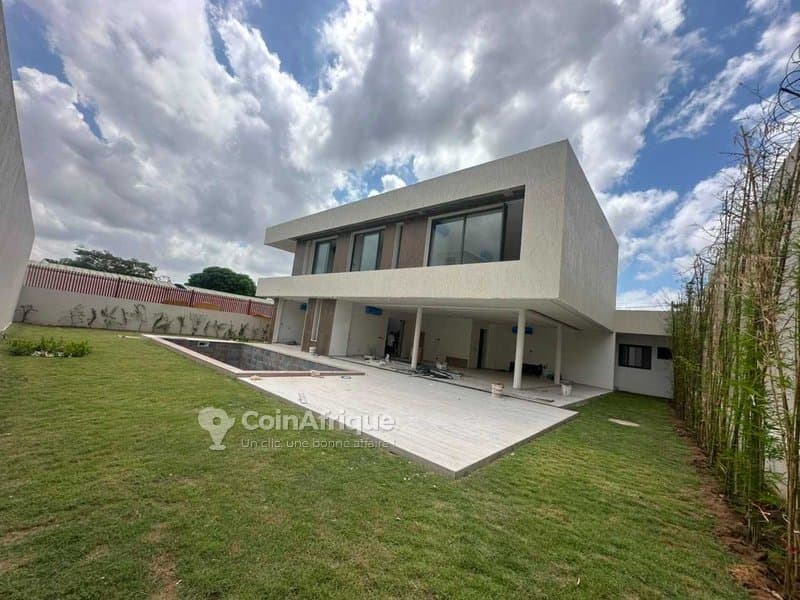 Location villa 7 pièces à Cocody Riviera Golf — photo 2